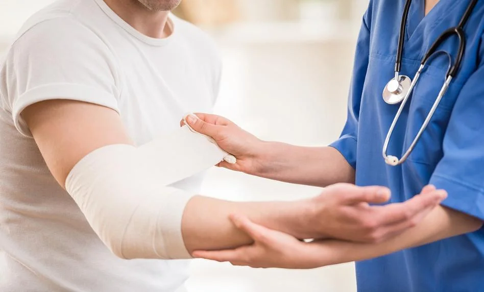 В поликлиническом отделении № 1 начал прием пациентов новый специалист: травматолог-ортопед