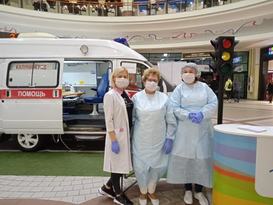 Мобильная бригада Городской больницы № 2 привила от гриппа 338 калининградцев