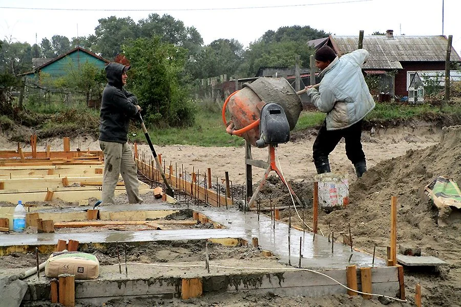 Строительство офиса врача общей практики на Балтийской косе идет по плану