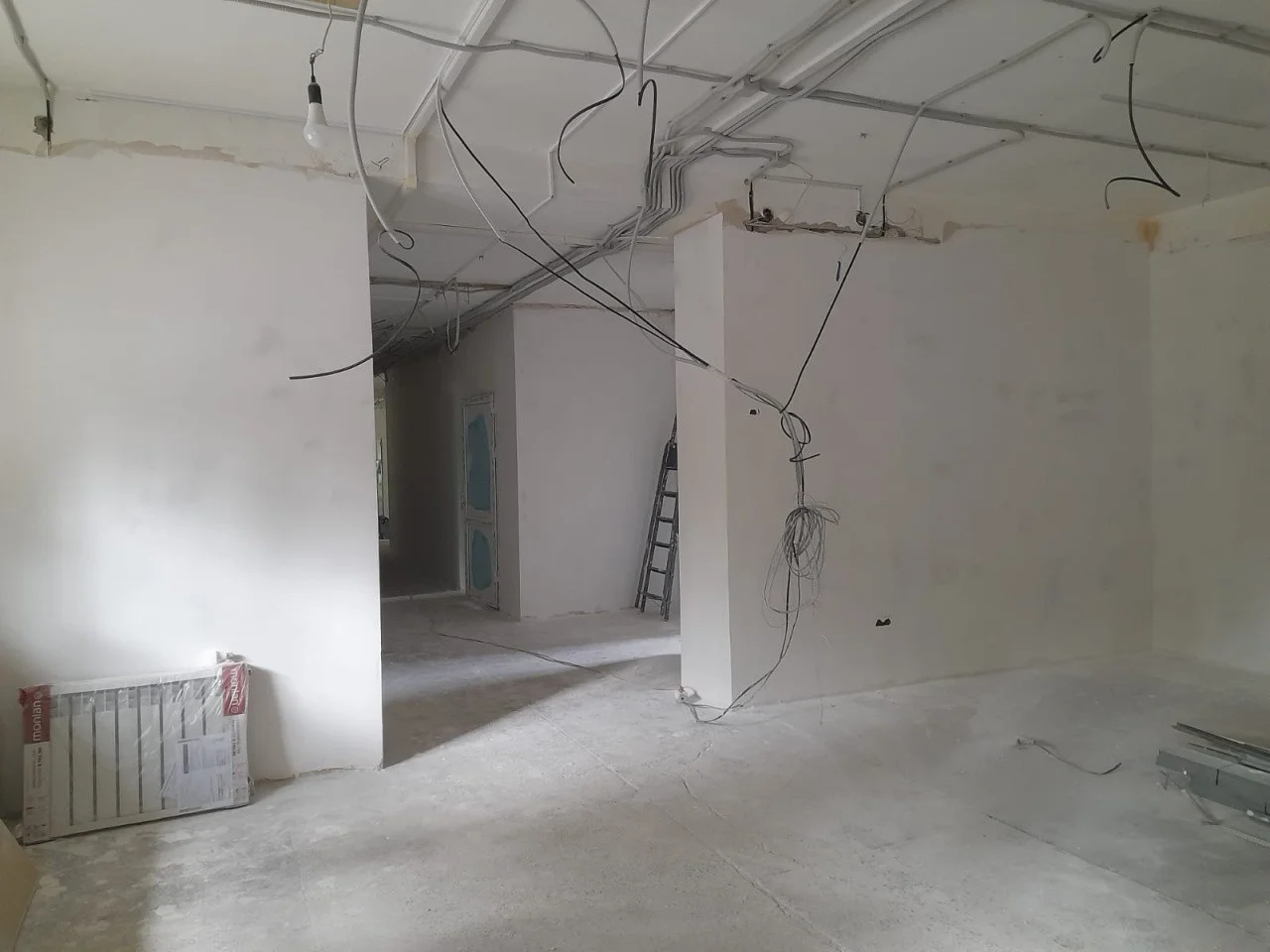 В двух отделениях калининградской Городской детской поликлиники продолжается капитальный ремонт помещений