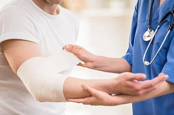 В поликлиническом отделении № 1 начал прием пациентов новый специалист: травматолог-ортопед