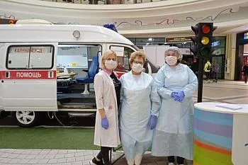 Мобильная бригада Городской больницы № 2 привила от гриппа 338 калининградцев