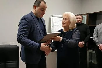 Главный врач Городской больницы № 2 Степан Миракян получил Благодарственное письмо от губернатора Калининградской области 