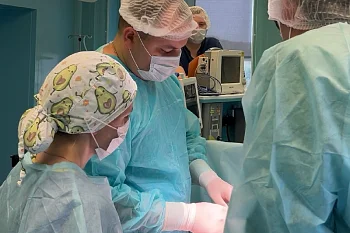 Врачи Перинатального и Онкологического центров успешно прооперировали беременную с опухолями яичников 