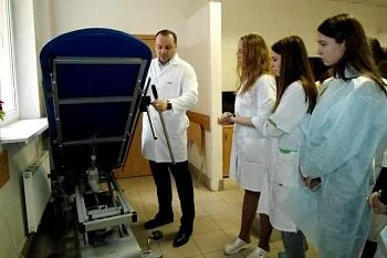 Главный врач Степан Миракян показал выпускникам гимназии № 22, как работает стационар Городской больницы № 2