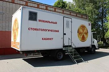 Около тысячи маленьких пациентов посетили в этом году передвижной стоматологический комплекс