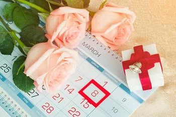 Мужской коллектив Городской больницы № 2 поздравляет  женщин-коллег с 8 марта