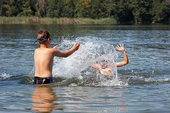 В Калининградской области стартовал купальный сезон: список официальных пляжей