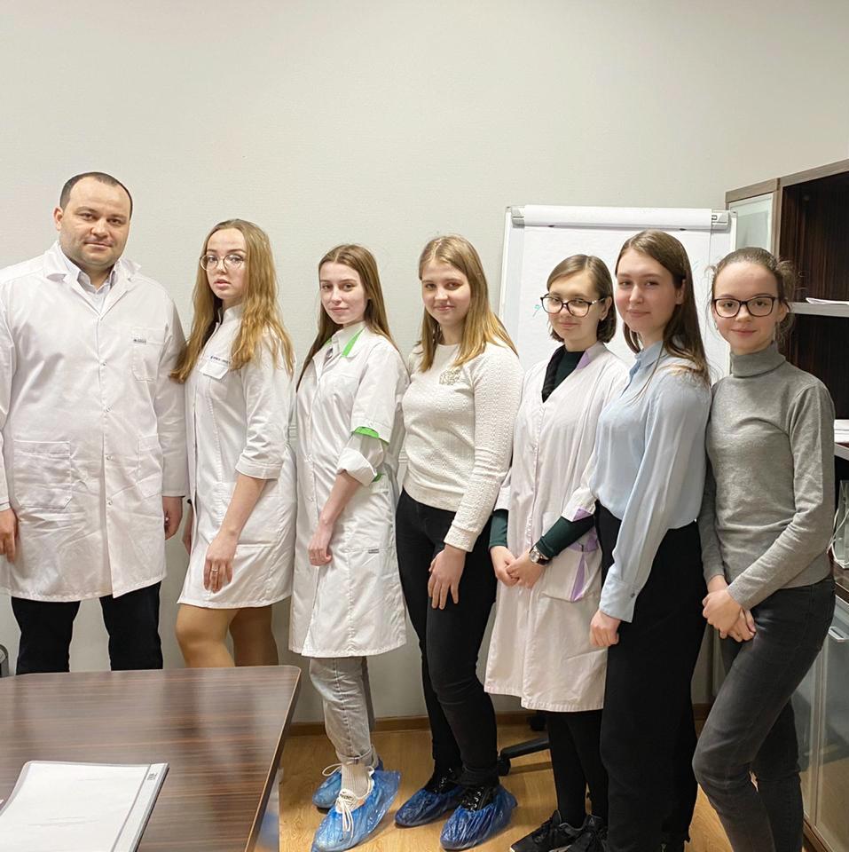 Главный врач Степан Миракян показал выпускникам гимназии № 22, как работает стационар Городской больницы № 2