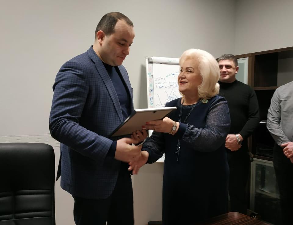 Главный врач Городской больницы № 2 Степан Миракян получил Благодарственное письмо от губернатора Калининградской области 