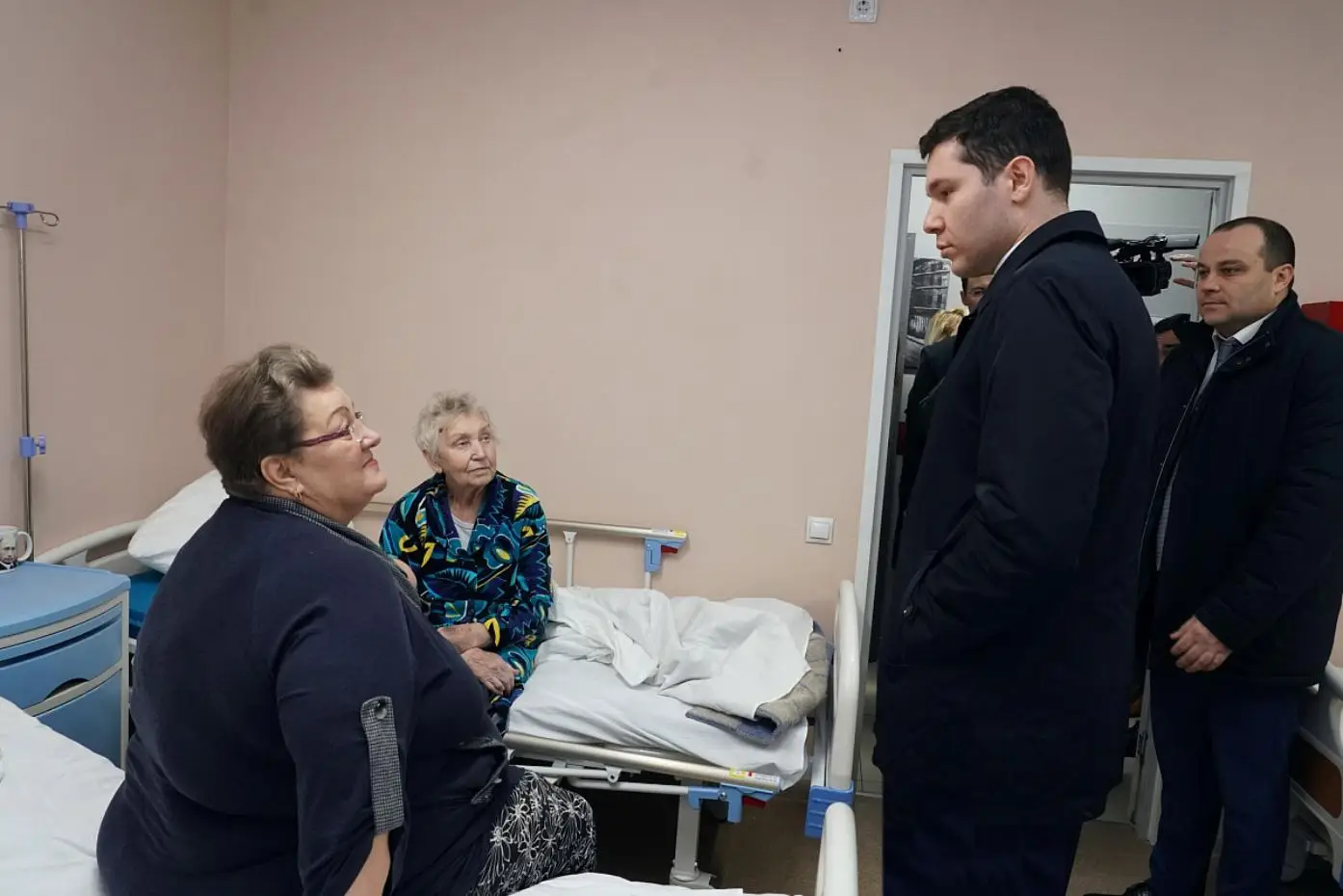 Визит губернатора Калининградской области А.А. Алиханова в гериатрическое отделение